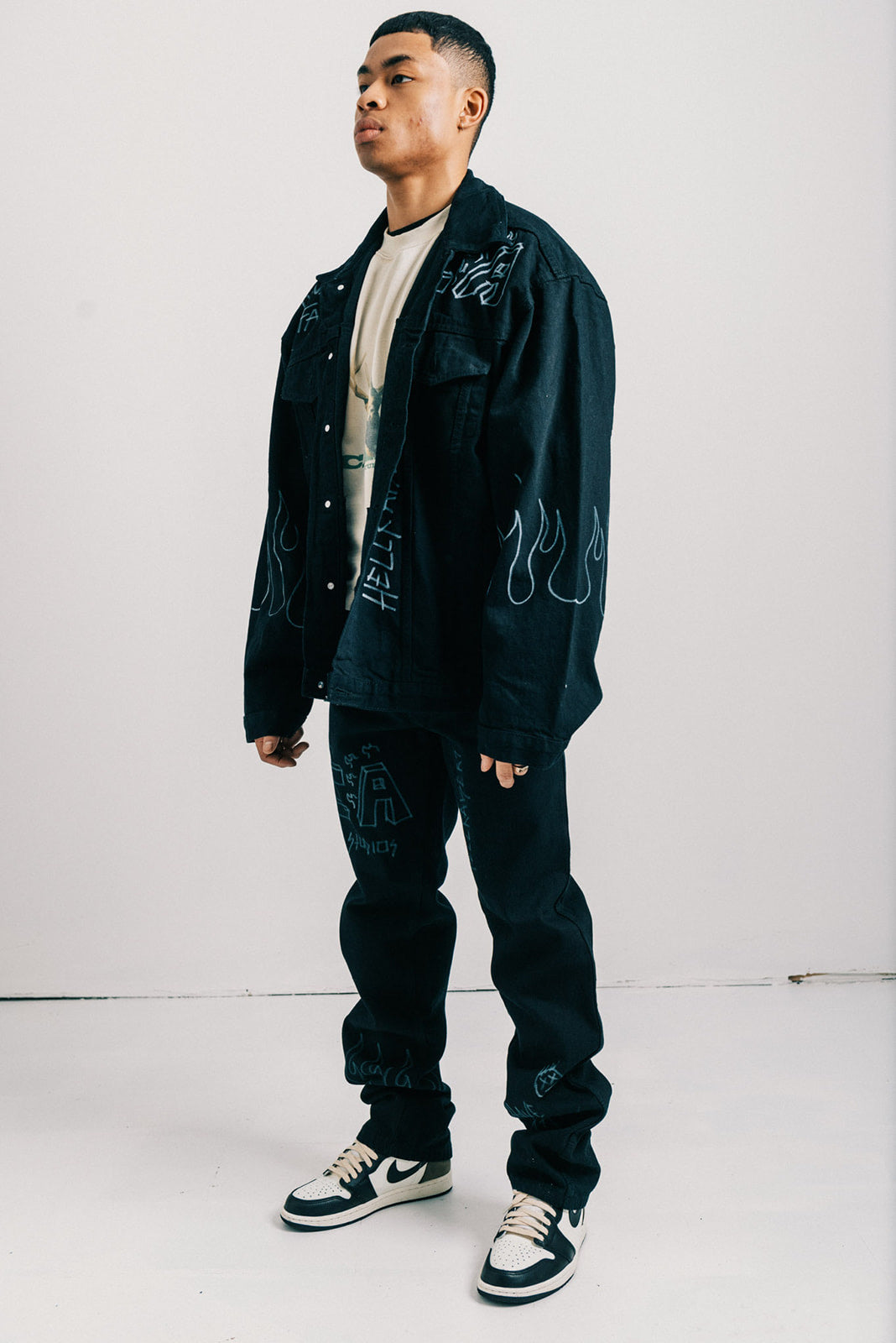 Graphic Jeans - Black.